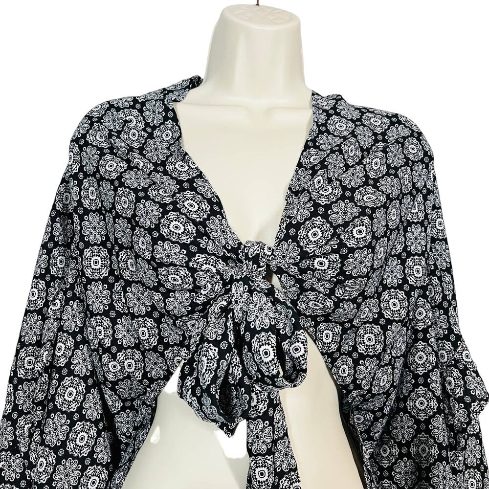 NEW! Lily White Tie Front Crop Blouse Top Shirt Summer Black White - M